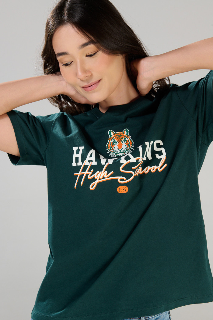 Camiseta de Stranger Things verde oscura con cuello redondo