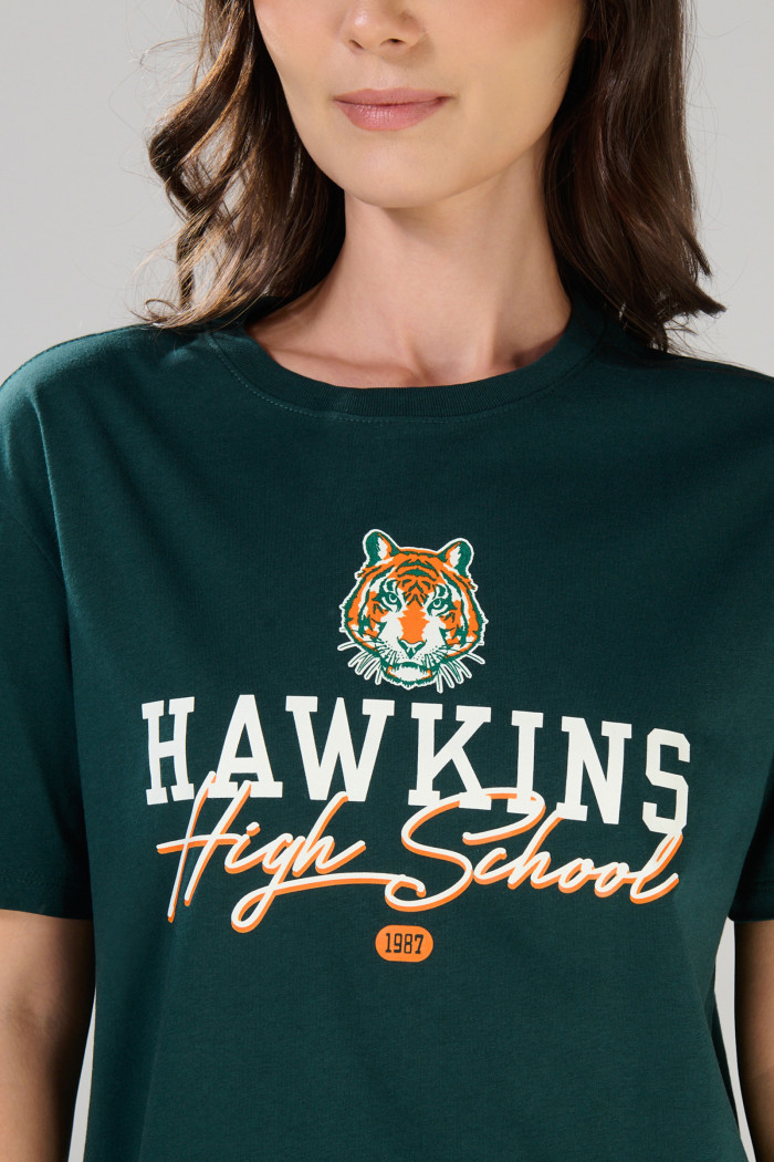Camiseta de Stranger Things verde oscura con cuello redondo