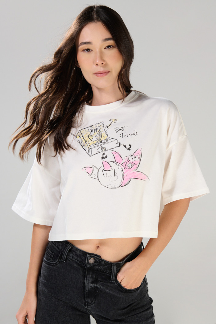 Camiseta oversize crop top crema con diseño de Bob Esponja