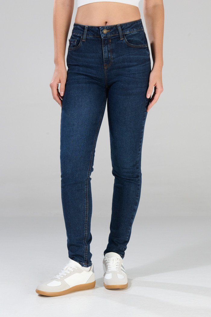 Jean jegging azul oscuro ajustado tiro alto con bolsillos