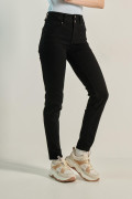 Jean negro push up tiro alto con botones y pretina ancha