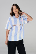 Camiseta oversize crema college con rayas y cuello polo