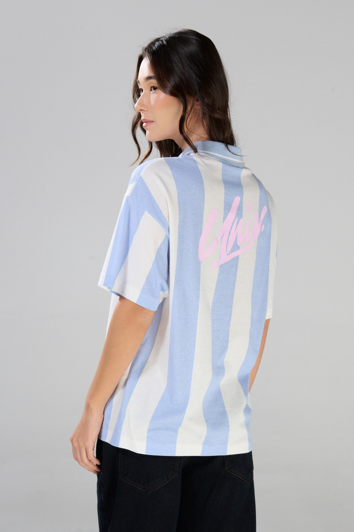 Camiseta oversize crema college con rayas y cuello polo