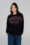 Buzo negro oversize cuello redondo con arte college