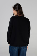Buzo negro oversize cuello redondo con arte college