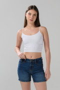Short azul oscuro de jean tiro medio con 5 bolsillos