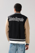 Chaqueta negra bomber con mangas en contraste y arte college