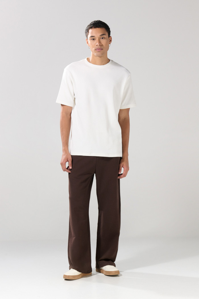 Pantalón jogger unicolor con cintura elástica y bolsillos