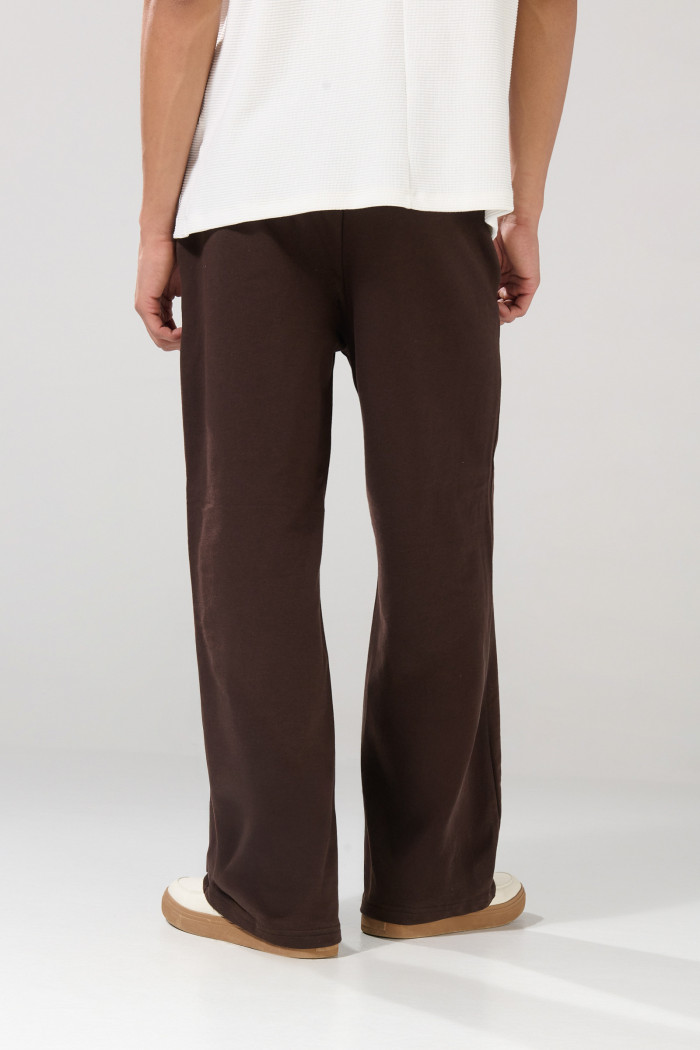 Pantalón jogger unicolor con cintura elástica y bolsillos