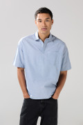 Camisa cuello resort azul con botones en pechera