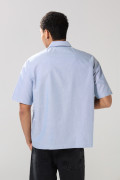 Camisa cuello resort azul con botones en pechera
