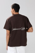 Camiseta unicolor oversize cuello redondo con artes urbanos