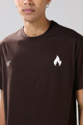 Camiseta unicolor oversize cuello redondo con artes urbanos