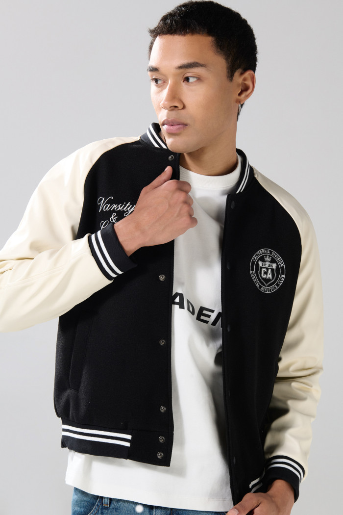 Chaqueta college negra bomber con mangas en contraste