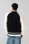 Chaqueta college negra bomber con mangas en contraste