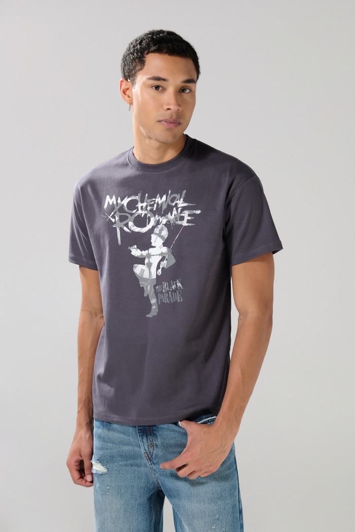Camiseta gris intensa de My Chemical Romance manga corta