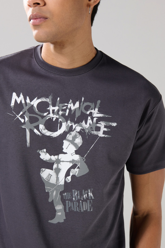 Camiseta gris intensa de My Chemical Romance manga corta