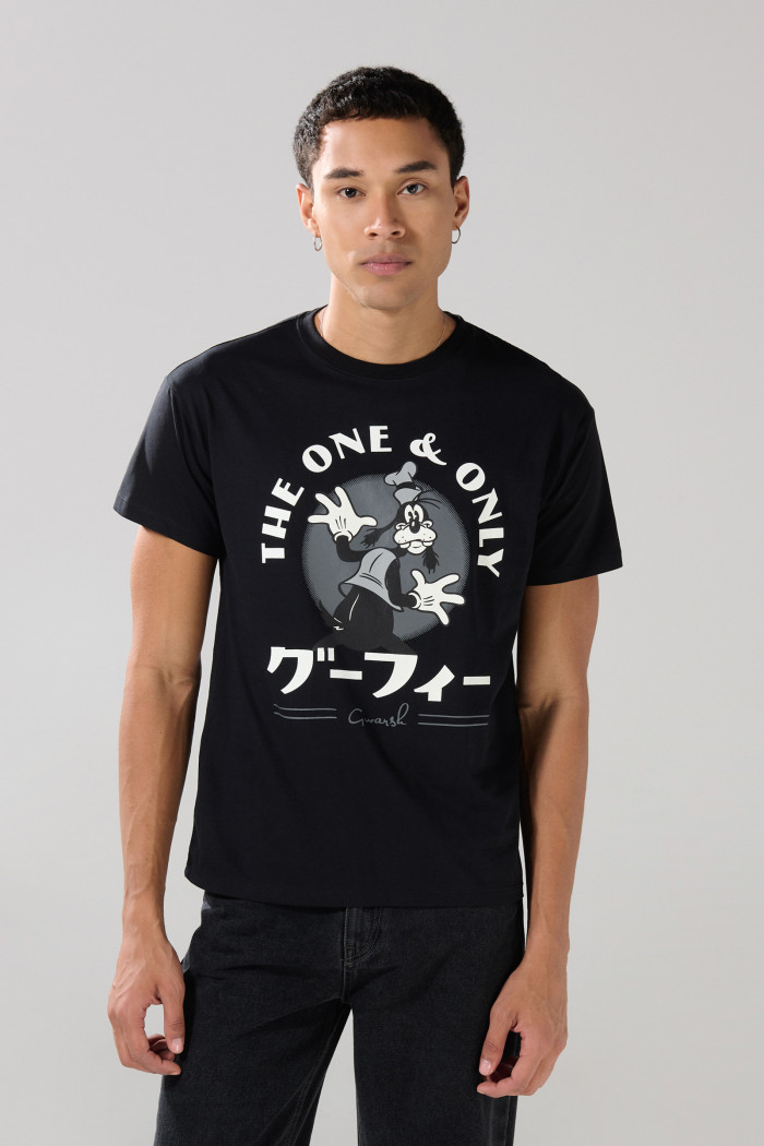 Camiseta negra manga corta con diseño de Goofy