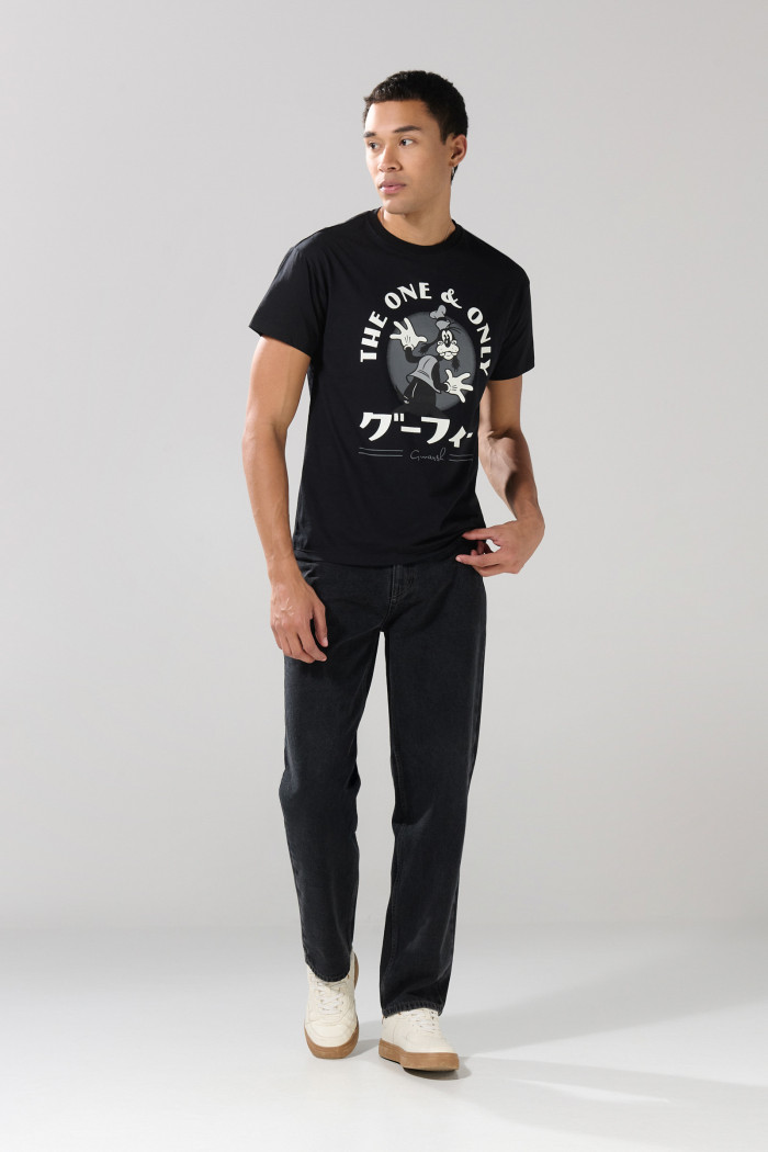 Camiseta negra manga corta con diseño de Goofy