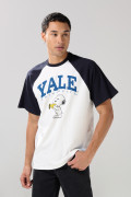 Camiseta de Snoopy & Yale crema con manga ranglan