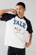 Camiseta de Snoopy & Yale crema con manga ranglan
