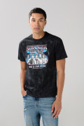 Camiseta negra manga corta con arte de Stranger Things