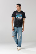 Camiseta negra manga corta con arte de Stranger Things
