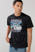 Camiseta negra manga corta con arte de Stranger Things