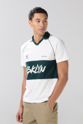 Camiseta cuello polo crema clara con diseño college