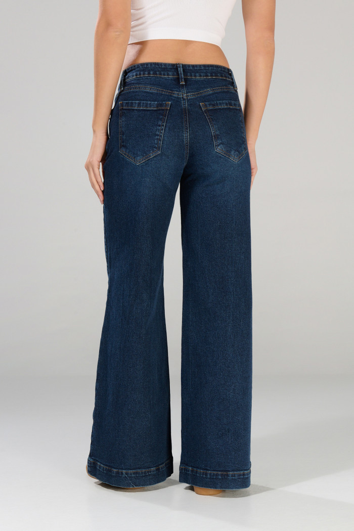 Jean azul oscuro flare bota ancha con tiro medio