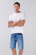 Bermuda slim azul medio de jean tiro bajo con desgastes