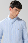 Camisa unicolor a rayas con manga larga y cuello button down