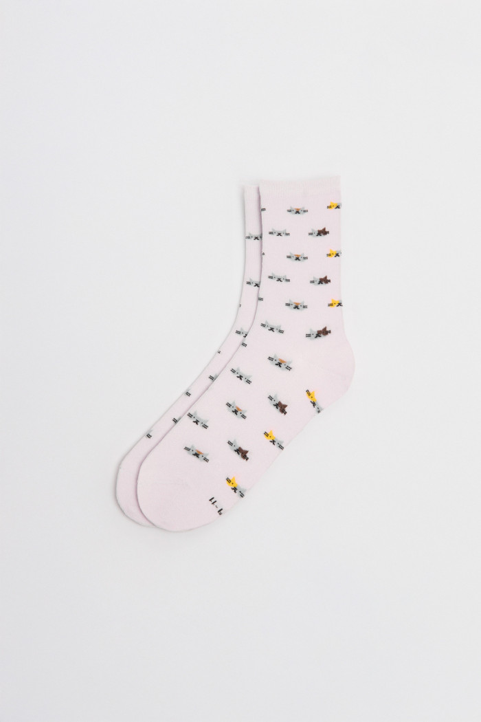 Medias unicolores largas con diseños de gatitos