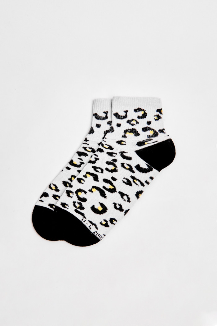 Medias cortas unicolores de animal print con contrastes