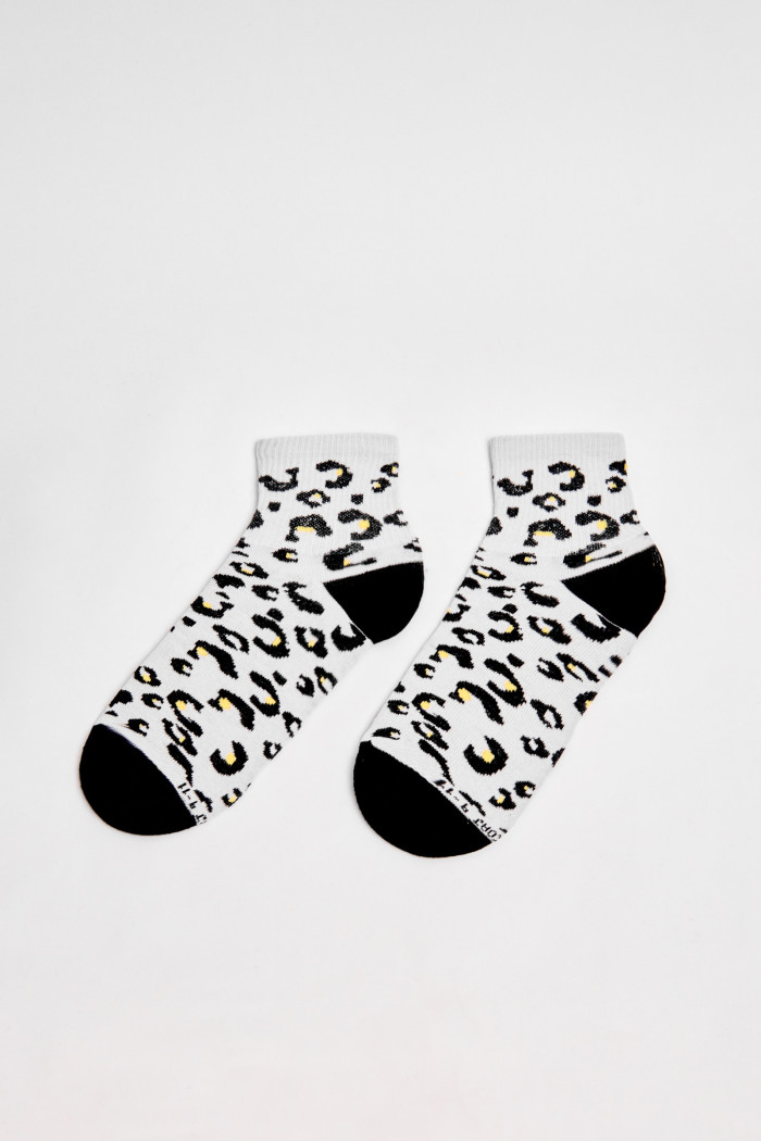 Medias cortas unicolores de animal print con contrastes