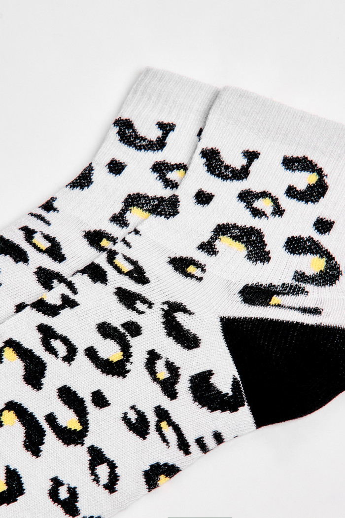Medias cortas unicolores de animal print con contrastes