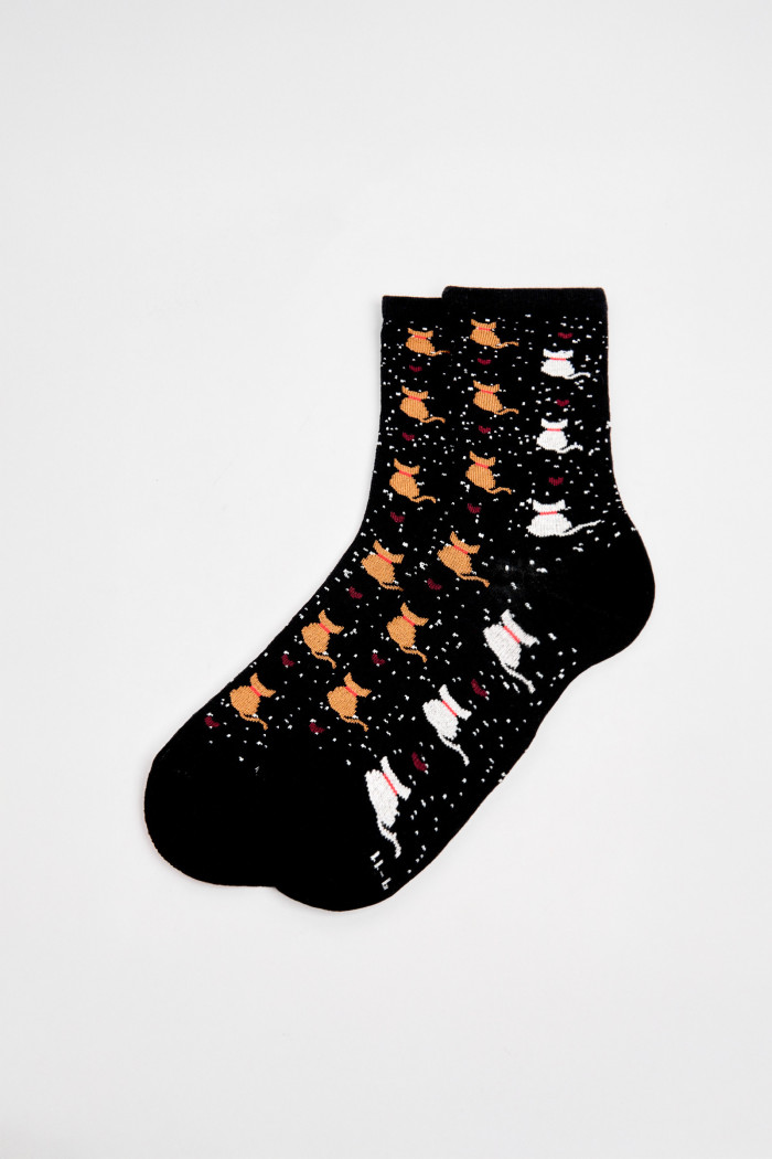 Medias largas unicolores con diseño de gatitos