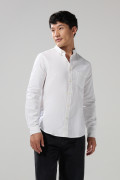Camisa con cuello button down unicolor y manga larga
