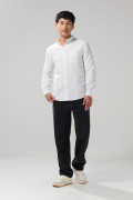 Camisa con cuello button down unicolor y manga larga