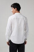 Camisa con cuello button down unicolor y manga larga