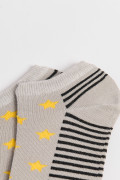 Medias unicolores tobilleras con rayas y diseño de estrellas
