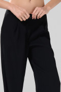 Pantalón negro palazzo tiro alto con bota ancha