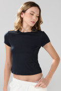 Camiseta unicolor ajustada manga corta con cuello redondo