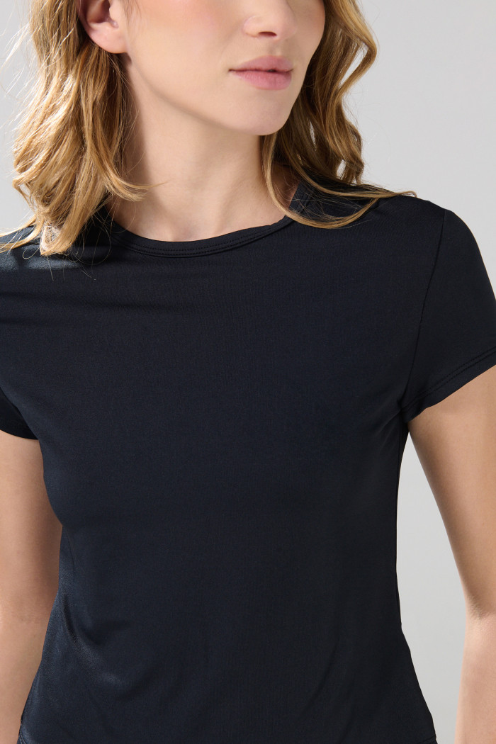 Camiseta unicolor ajustada manga corta con cuello redondo
