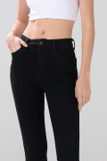 Jean negro jegging con bolsillos y súper tiro alto