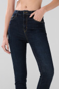 Jean jegging azul intenso con bolsillos y súper tiro alto