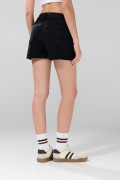 Short negro de jean con tiro alto y cremallera