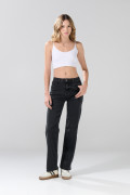 Jean tiro alto gris intenso straight leg con 5 bolsillos