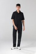 Camisa negra cuello resort con texturas y bolsillo