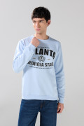 Buzo cuello redondo azul claro con texto college negro